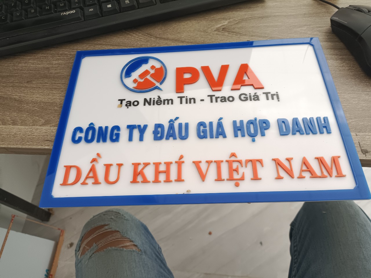 Bảng hiệu quảng cáo Mica