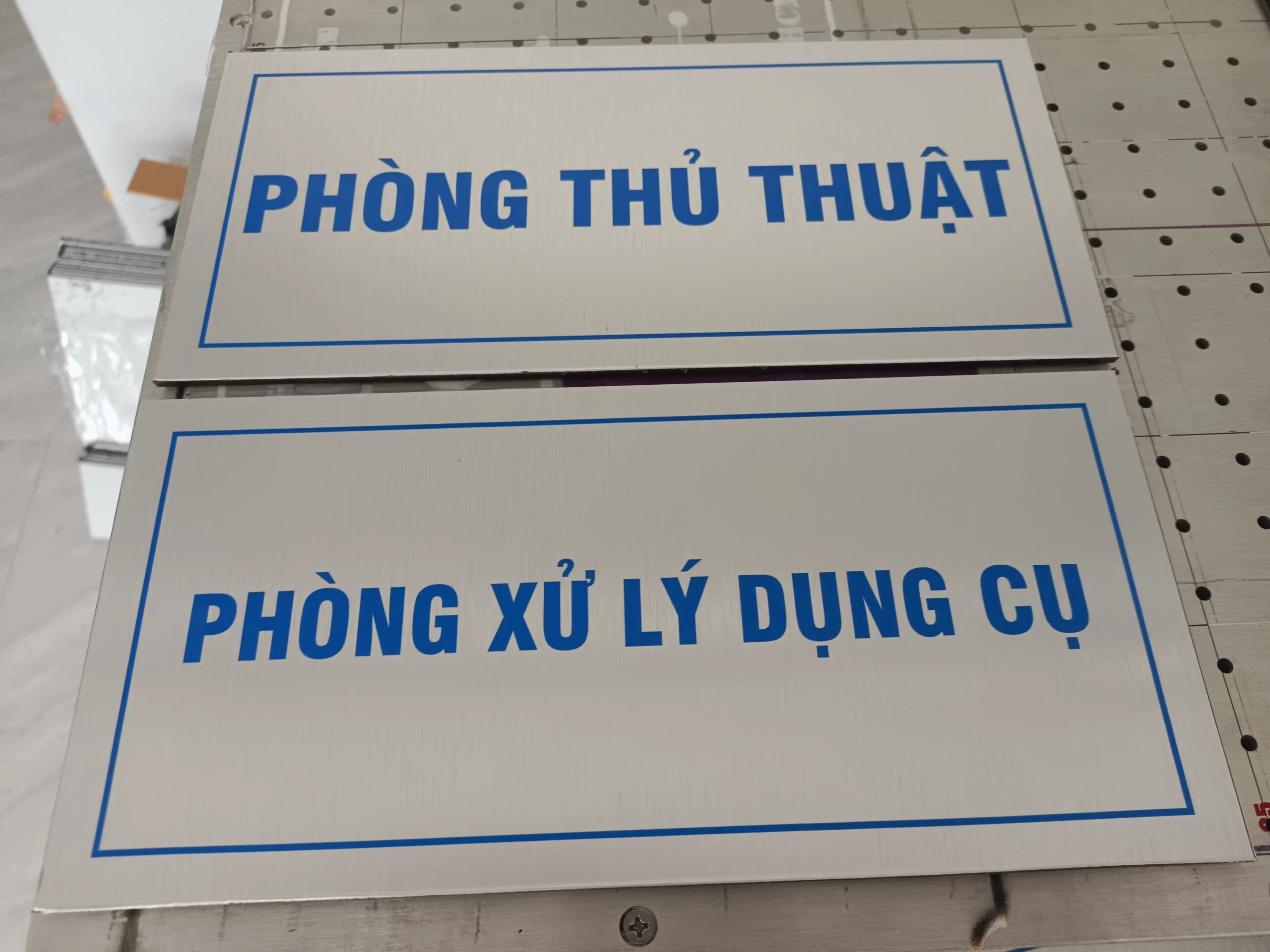 Bảng văn phòng chất liệu alu