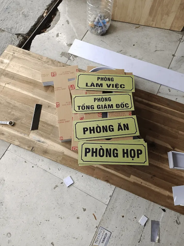 Biển tên phòng làm việc