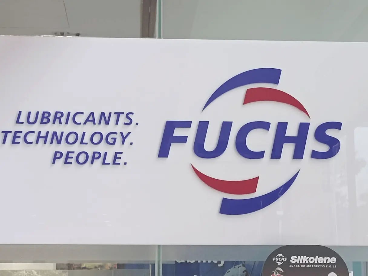 quy trình thiết kế bảng hiệu mica