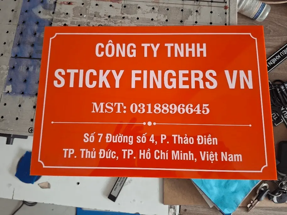 Vì sao nên chọn làm bảng hiệu bảng hiệu mica