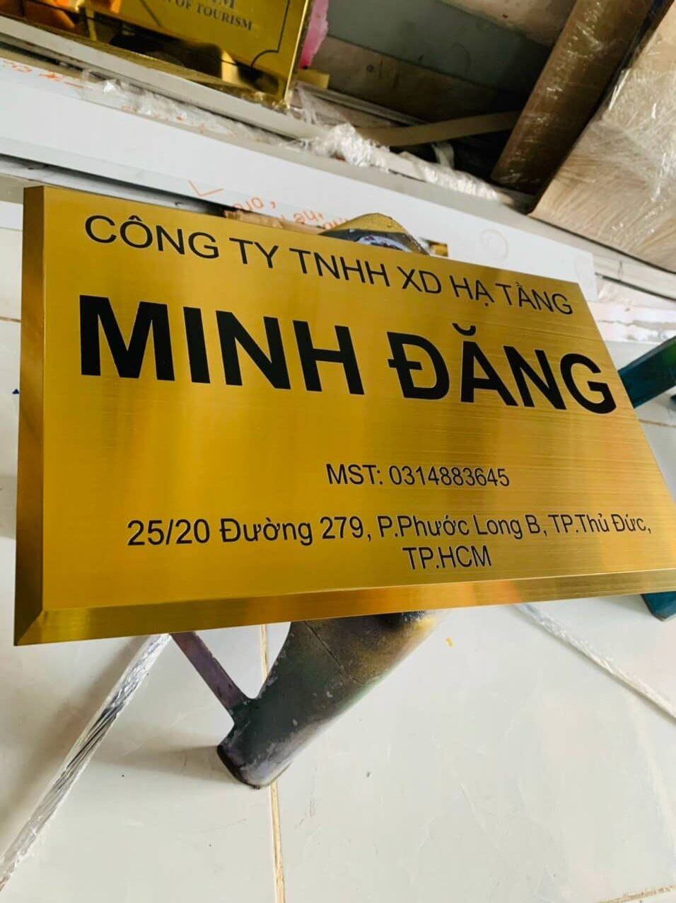 Bảng công ty inox sang trọng tại TP.HCM