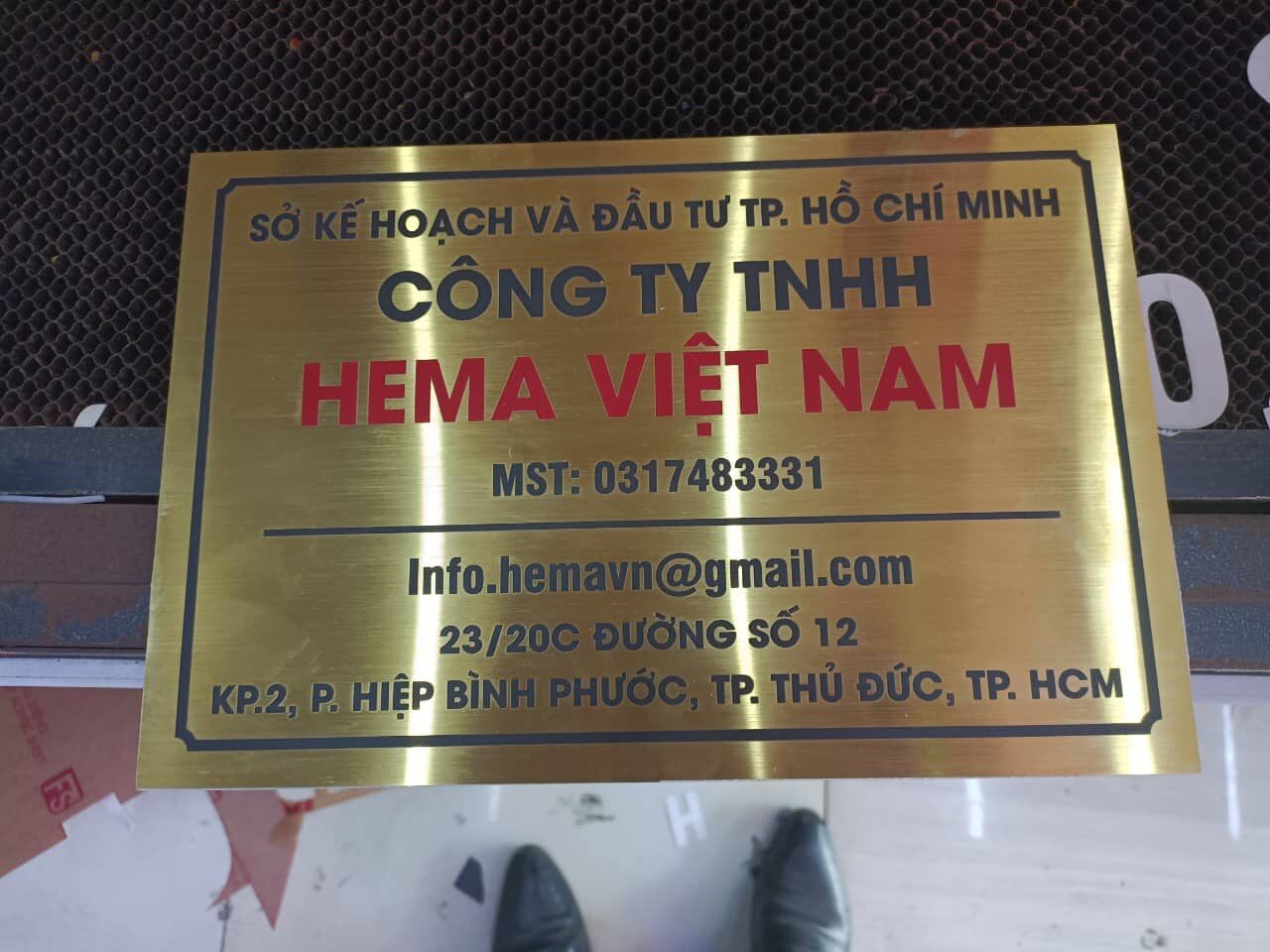 Biển hiệu inox vàng 