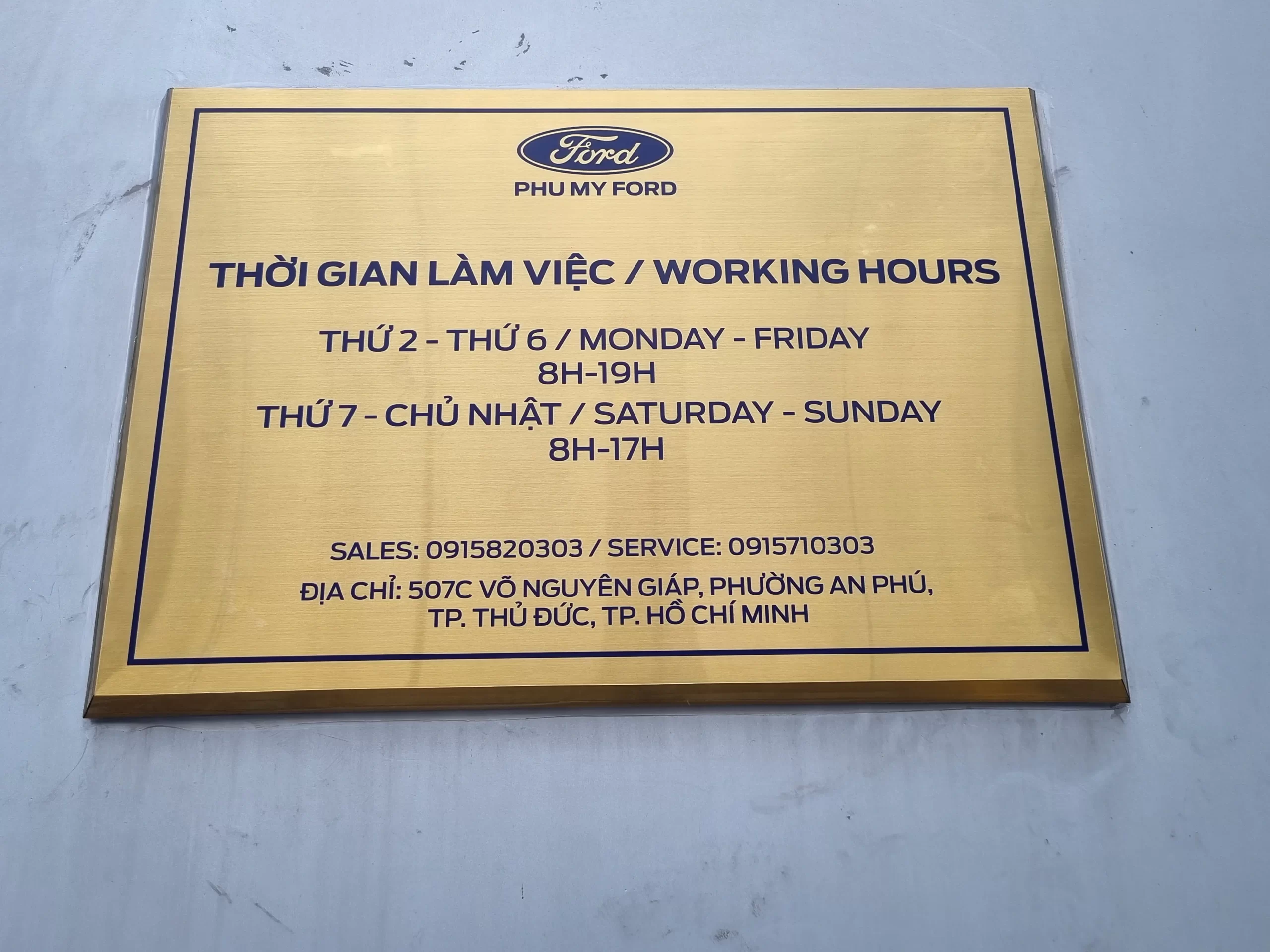 Bảng hiệu inox vàng xước