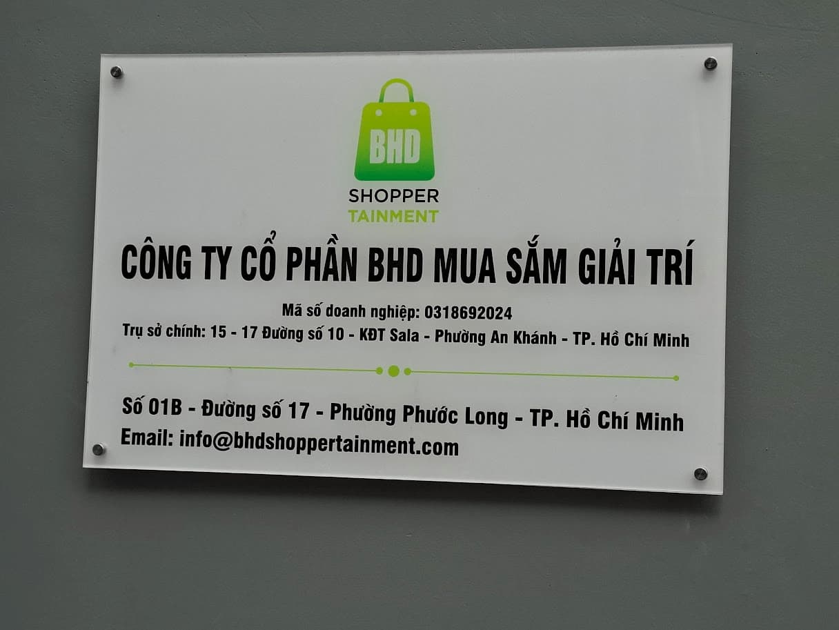 Bảng hiệu công ty chất liệu mica