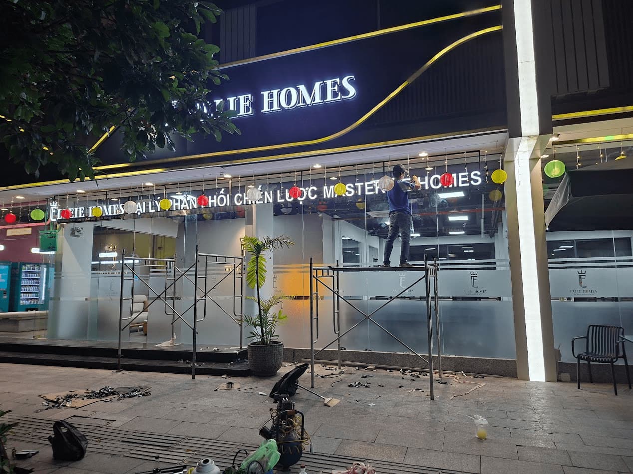 Làm bảng hiệu tại global city