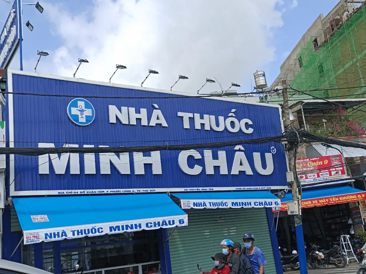 Bảng hiệu nhà thuốc tây gắn tại thủ đức