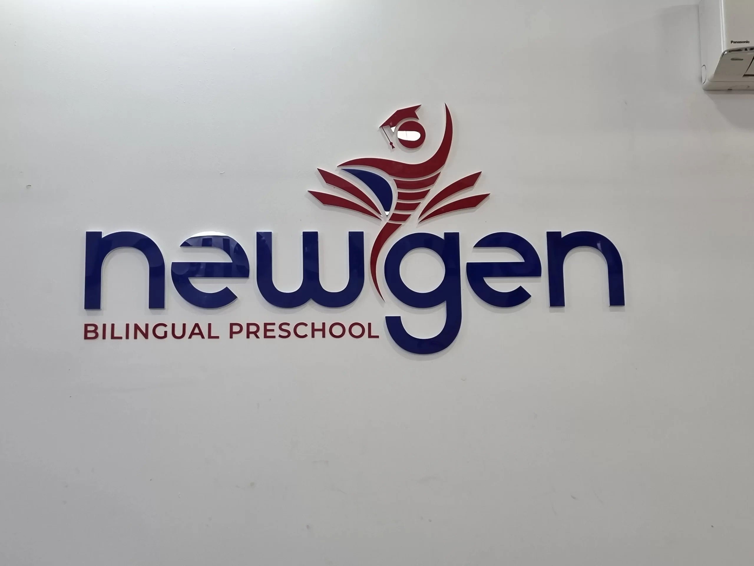 làm bảng hiệu lễ tân