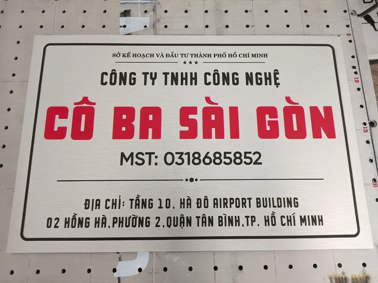 Bảng hiệu mica in UV