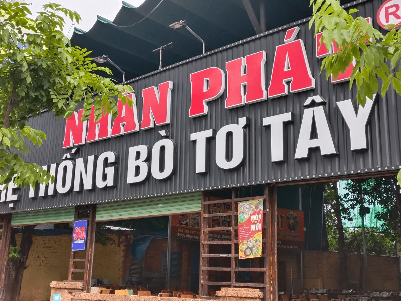 Bảng hiệu nhà hàng