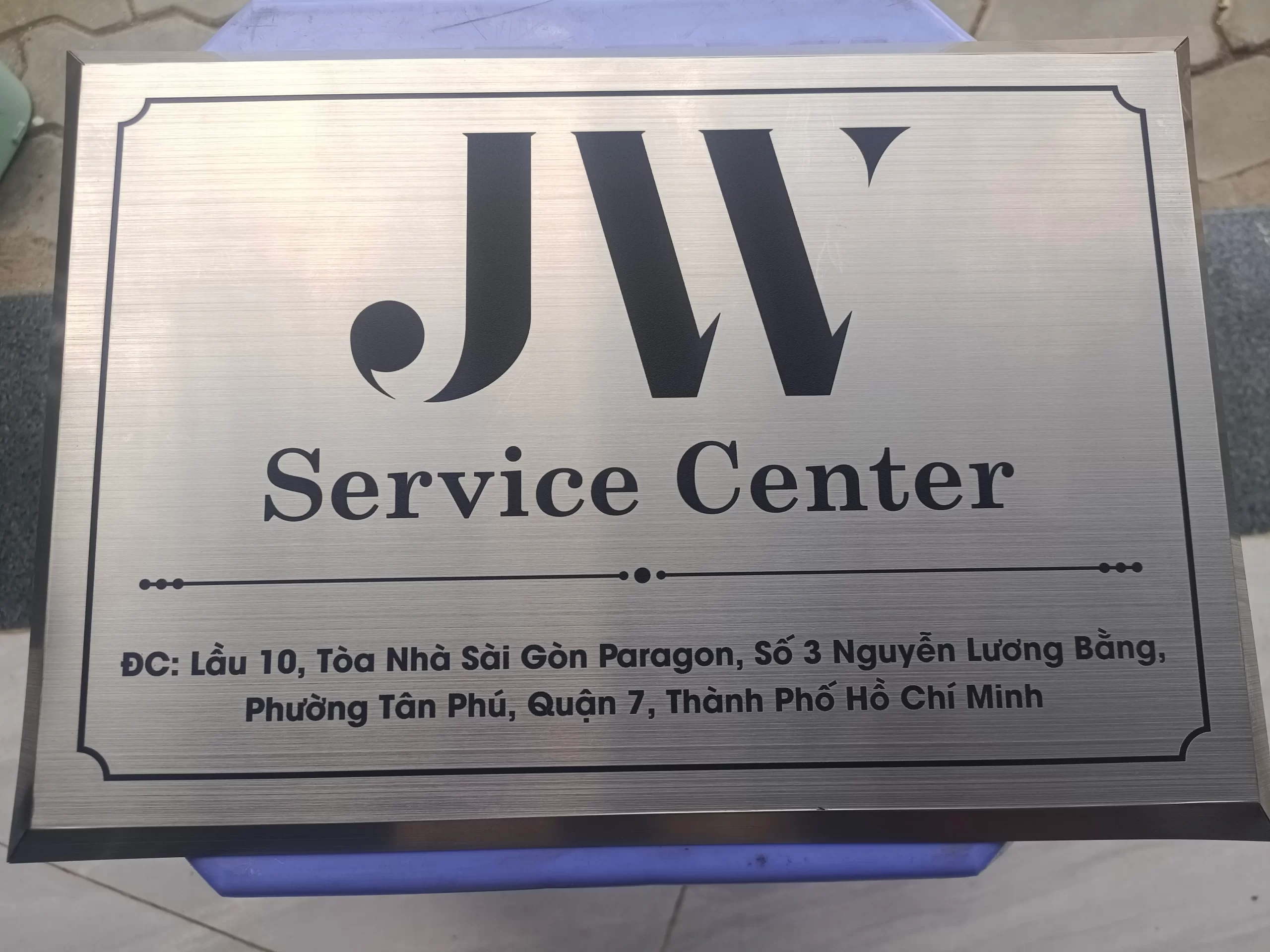 Bảng tên công ty chất liệu inox trắng xước