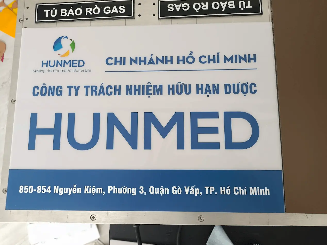 Biển hiệu mica in Uv