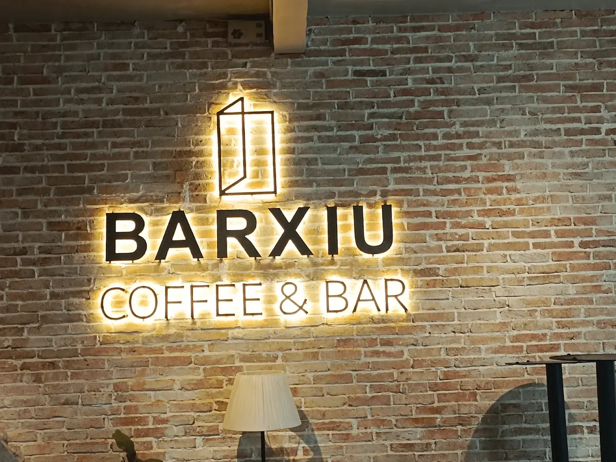 Chữ mica sáng chân