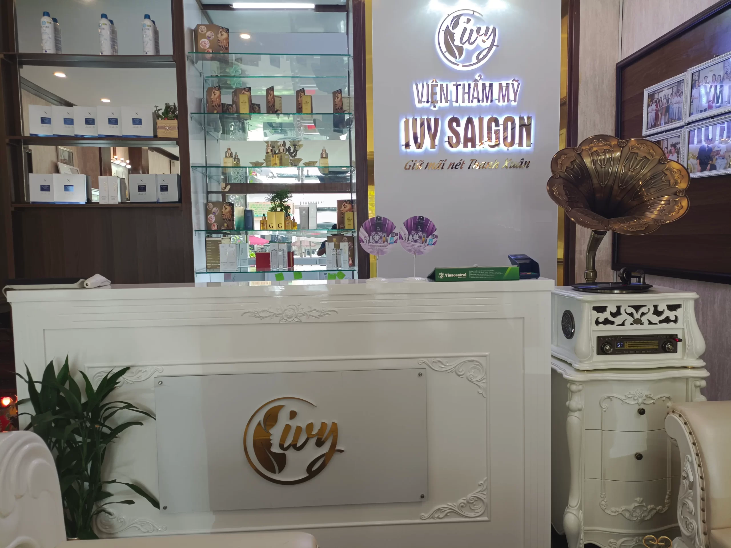 Biển tên lễ tân cường lực