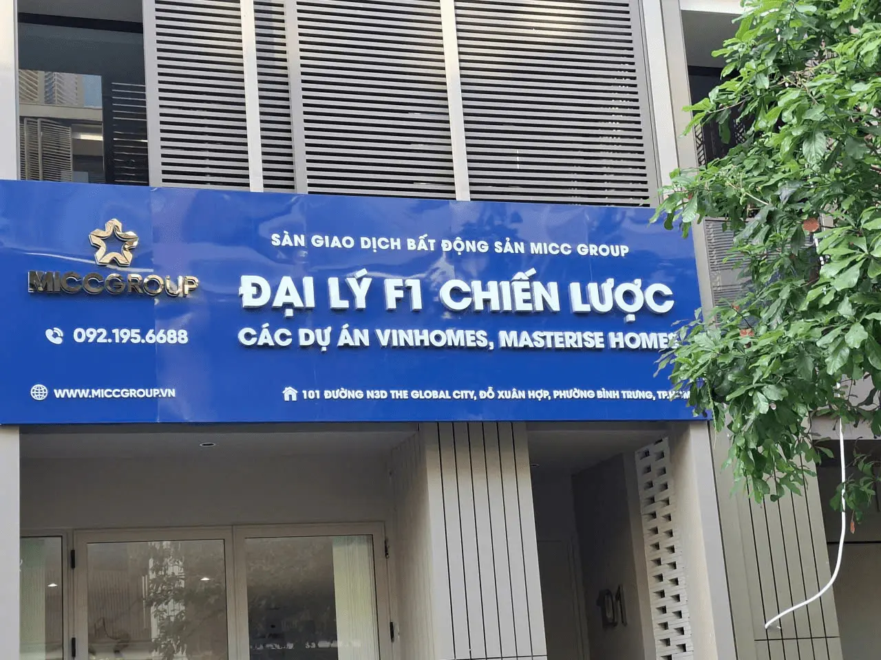 Bảng hiệu mua bán căn hộ