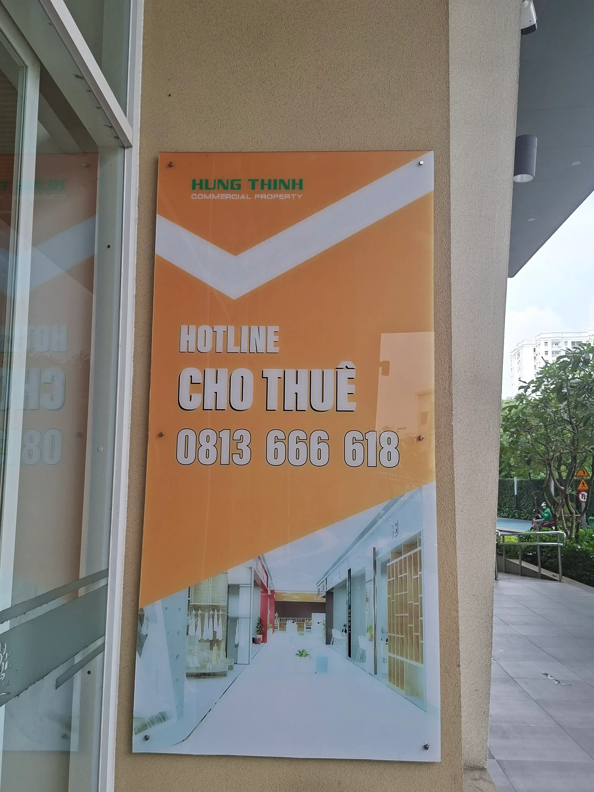 In decal dán lên kính cường lực