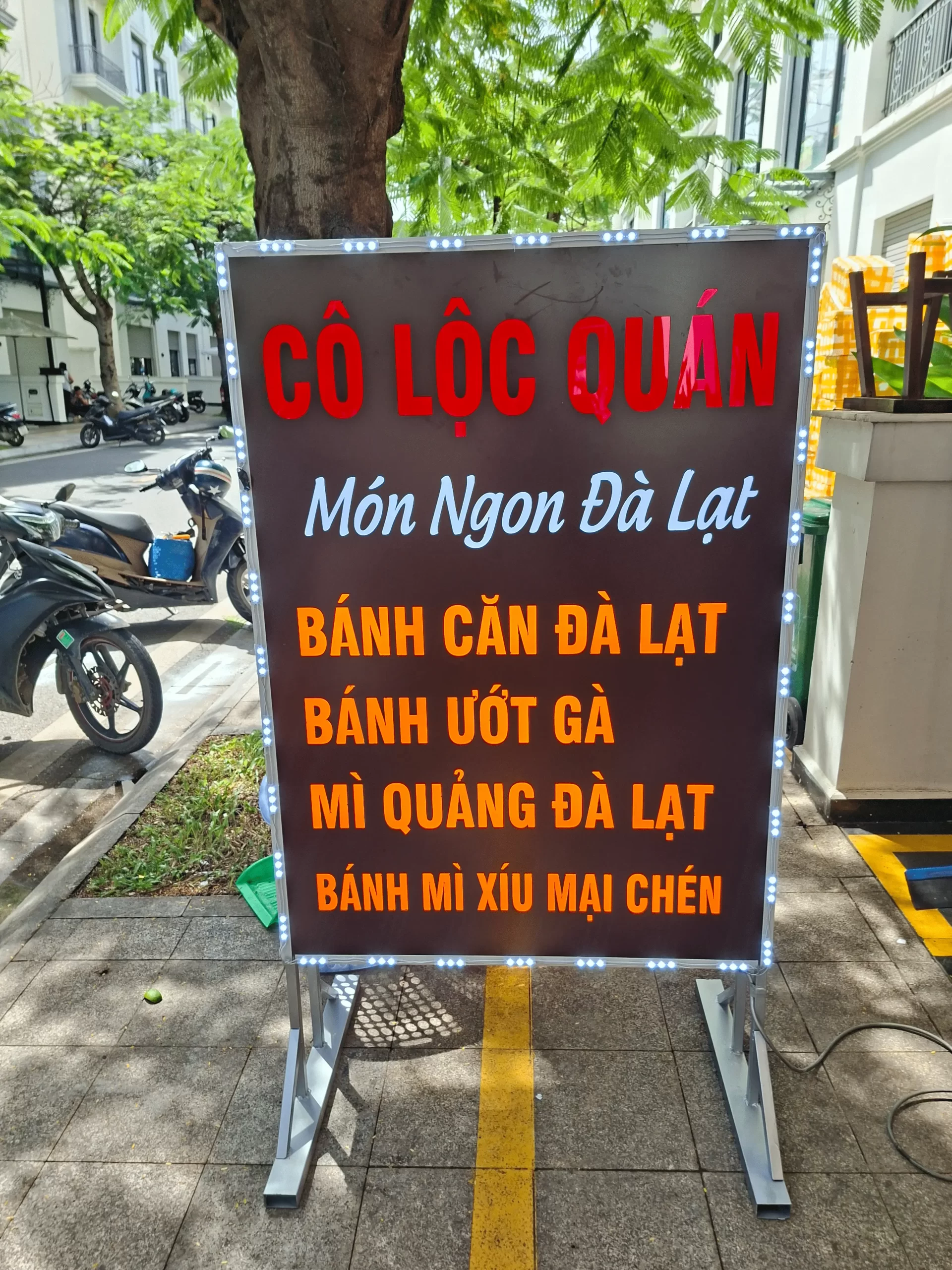 Hộp đèn alu chữ mica