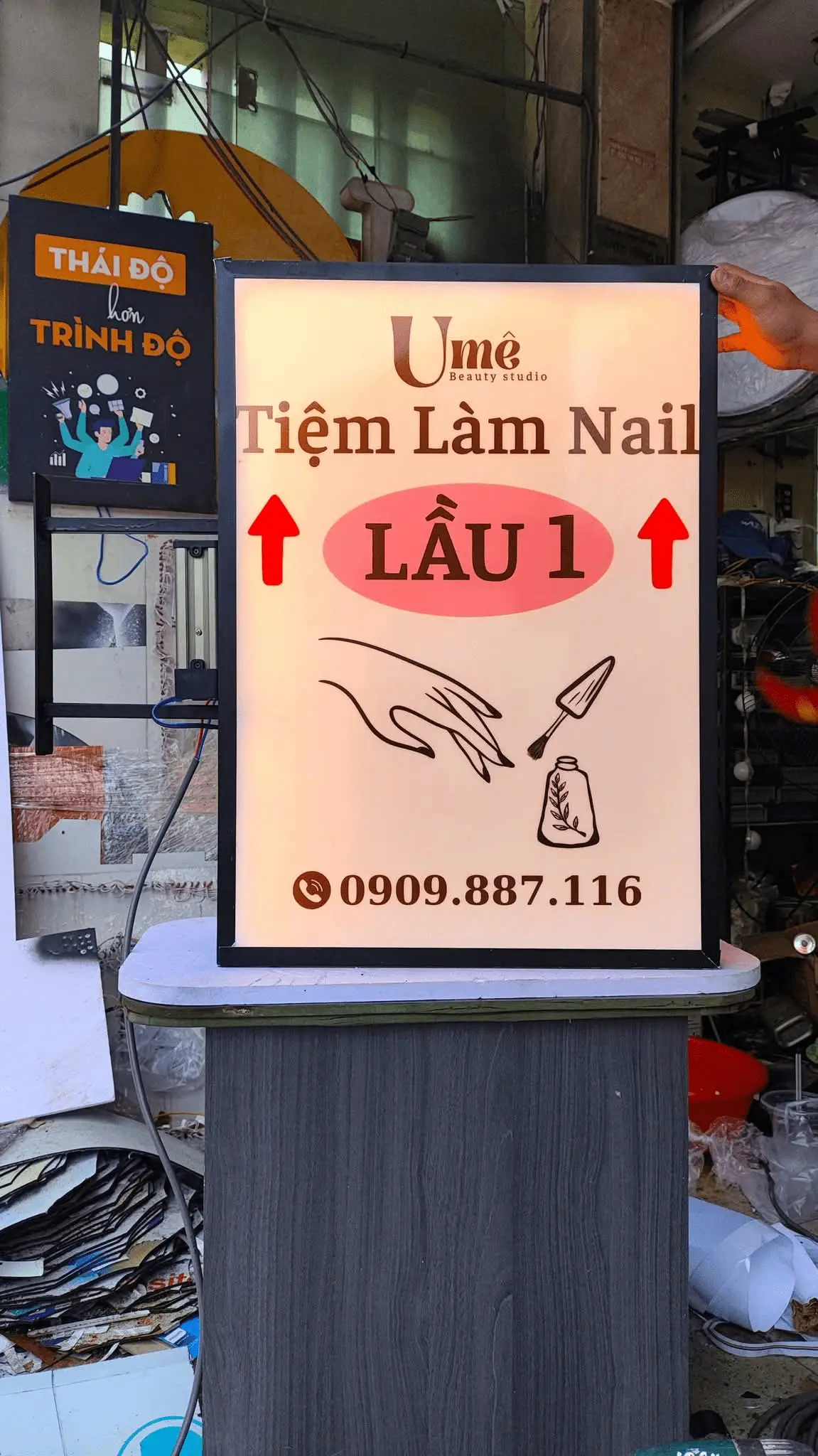 Làm hộp đèn mica tại quận 2