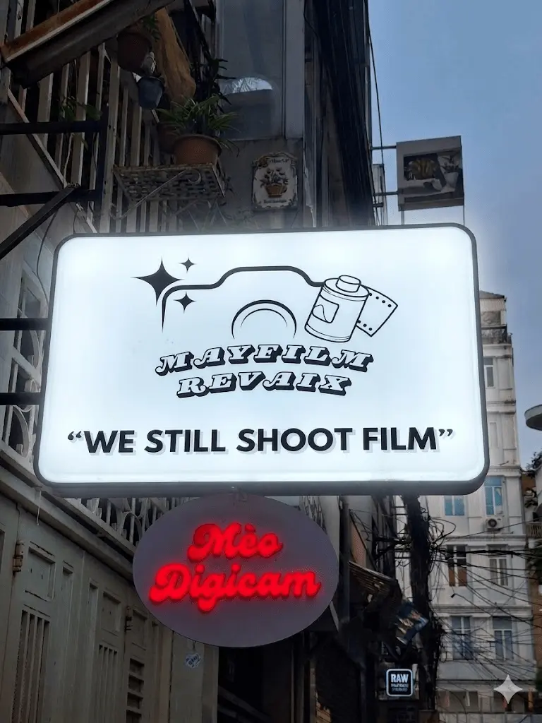 Hộp đèn hút nổi 