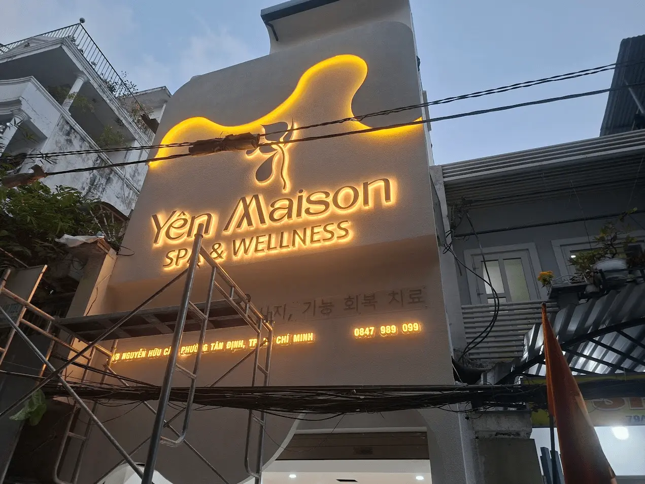 Thi công chữ nổi đèn led tại quận 2