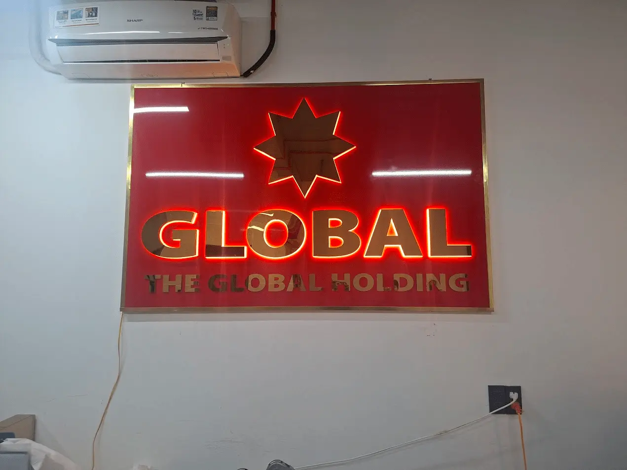 Bảng hiệu chữ inox gắn đèn led